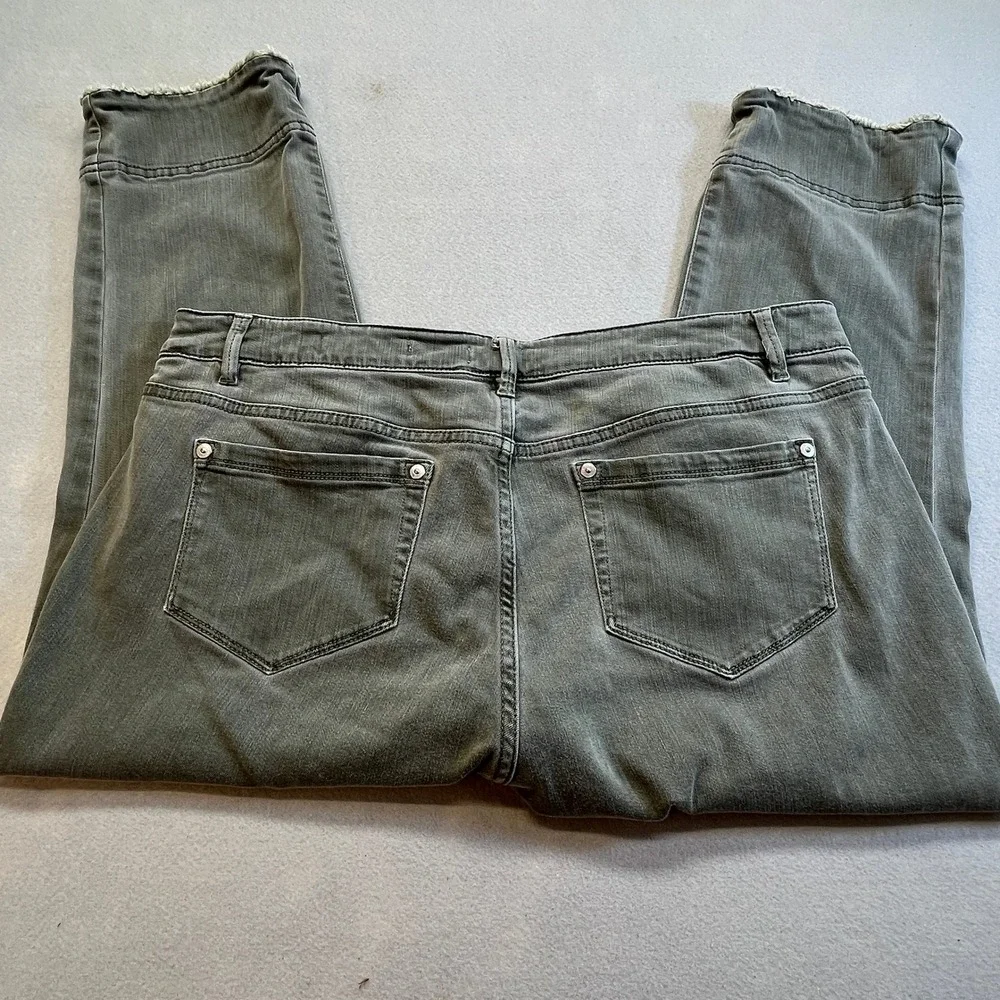 J. Jill Denim Authentic Fit Cropped Jeans Olive Green Frayed Hem Wms 14 Petite